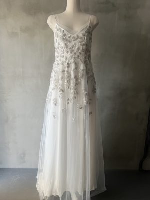 ウエディングドレスビジュキャミ　　ガーデンウエディング　スパゲッティストラップキャミ
